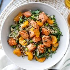 Ensalada Tibia de Salmón al Estilo Asiático