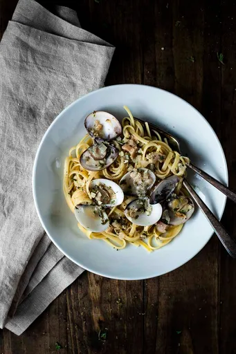 Linguine con salsa de almejas blancas