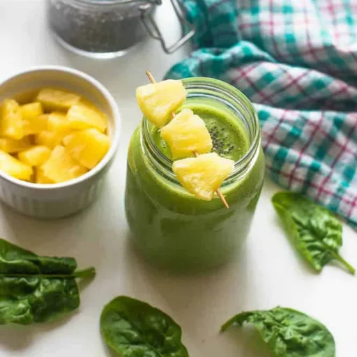 Batido vegano de espinacas y piña