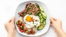 Chuleta de cerdo marinada a la parrilla con limoncillo (Sườn Nướng Sả)