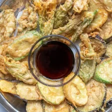Tempura de verduras con salsa dulce de soja