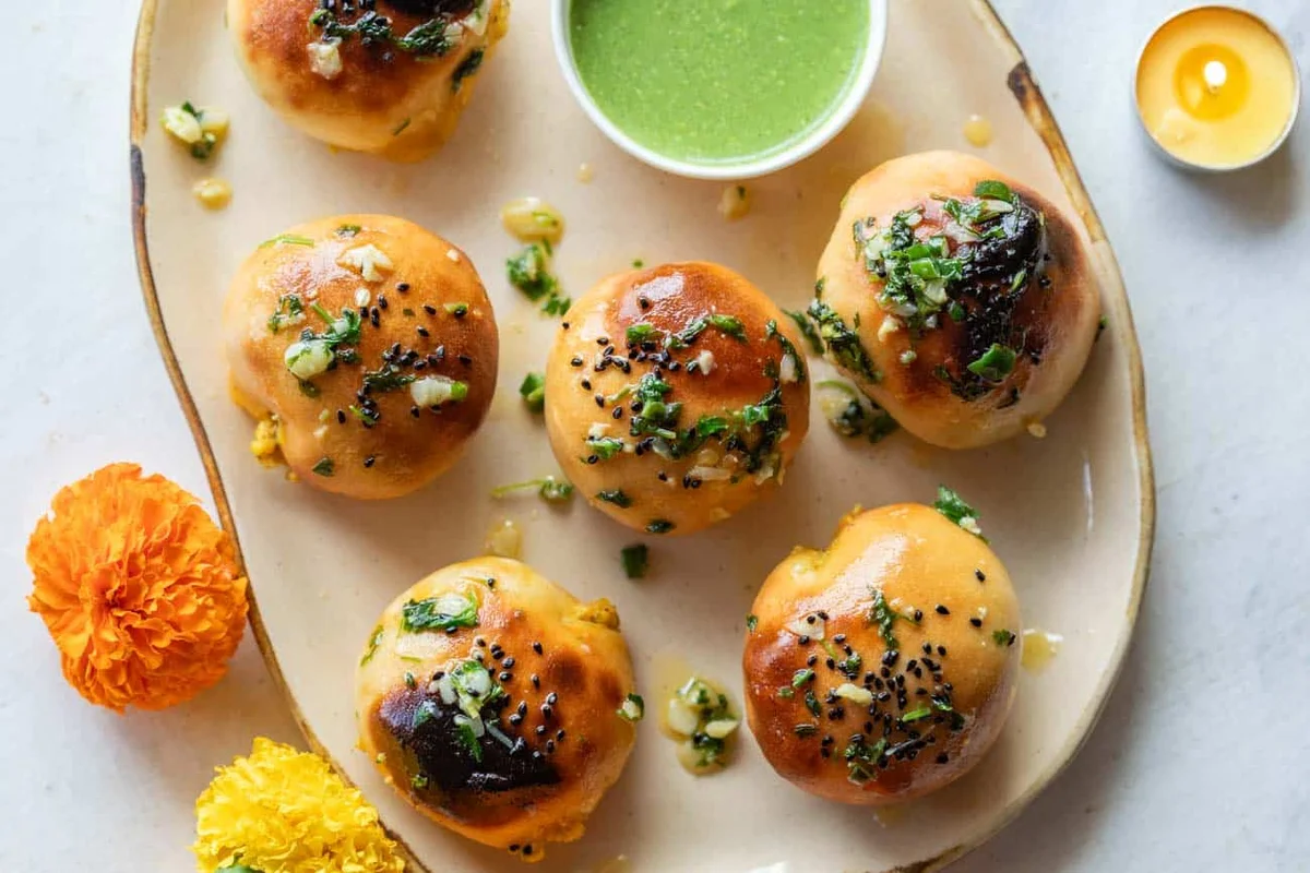 Achaari Paneer Naan Bombs