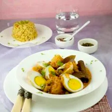Curry de huevo en salsa cremosa de coco