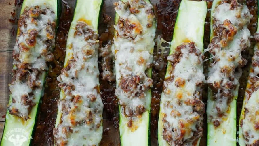 30-minute Low-Carb Stuffed Zucchini Boats