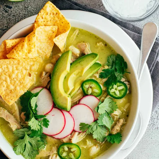 Pozole verde de pollo