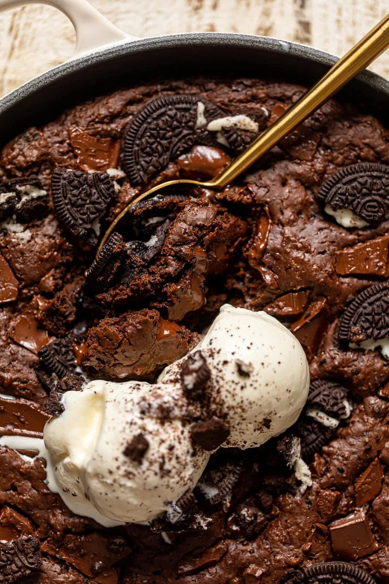 Chocolate Oreo Skillet Brownie [Vegan]