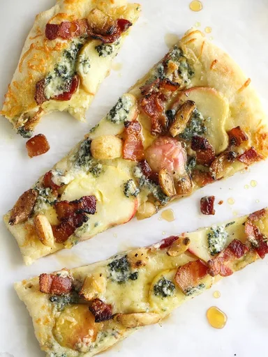 Maple Apples, Blue Cheese and Bacon Pizza