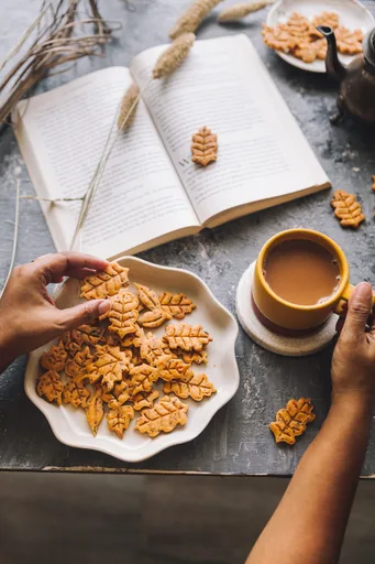 Galletas crujientes con masa madre sobrante
