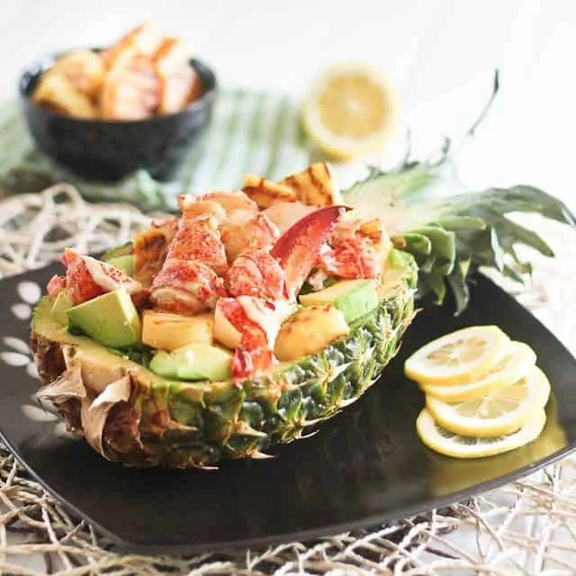 Salade de homard à l’ananas grillé
