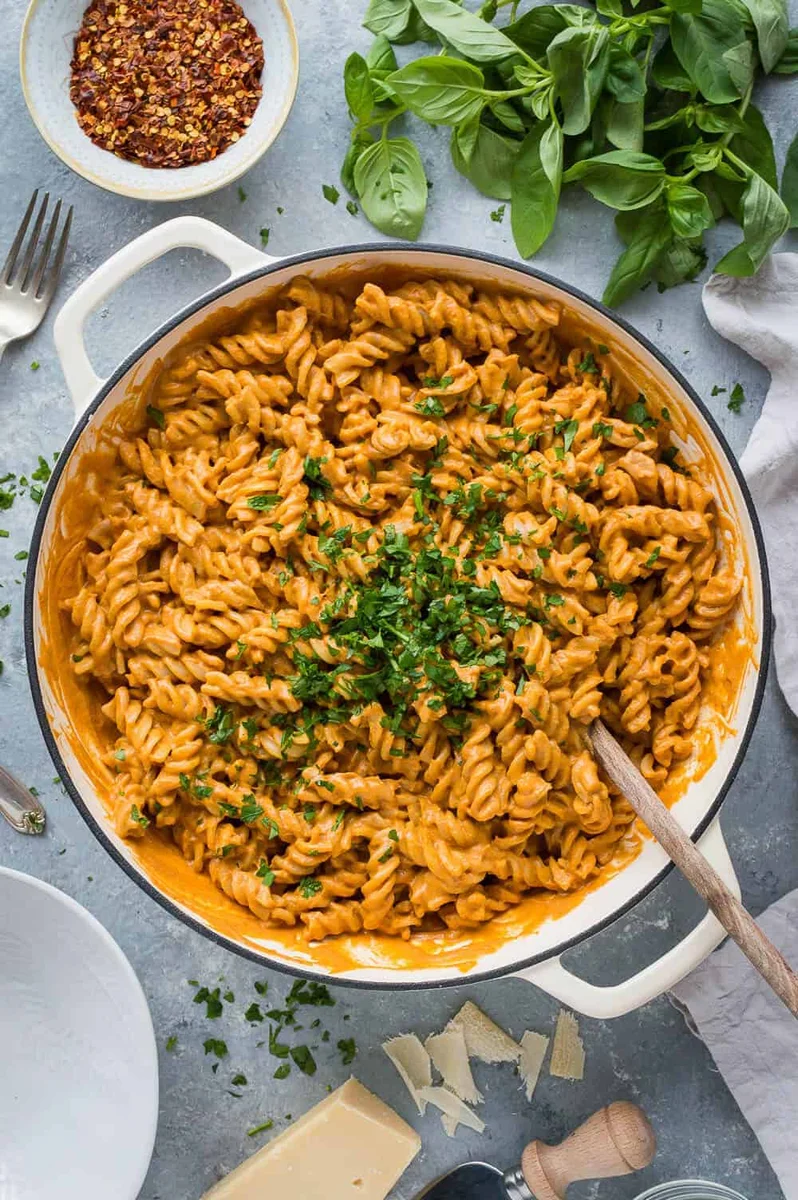 Creamy Roasted Red Pepper Tomato Pasta (Vegan)