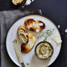 Baba Ganush de parmesano y tomillo