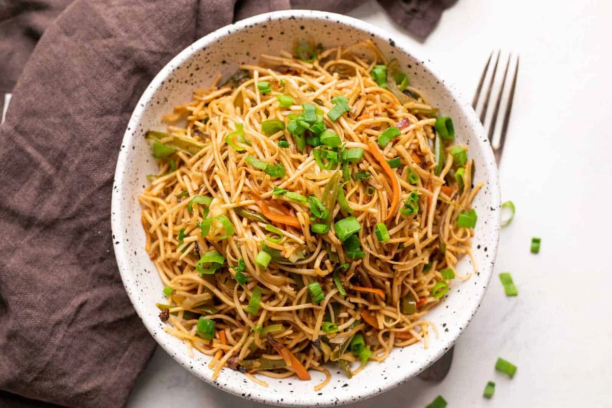 Restaurant Style Vegetarian Hakka Noodles