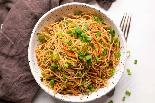 Restaurant Style Vegetarian Hakka Noodles