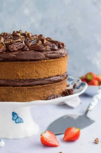 Maple Pecan Cake With Chocolate Cashew Cream Frosting (Vegan, Naturally Sweetened)