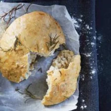 Rosemary & Roasted Garlic Bread
