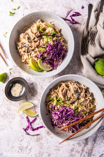 Pasta con miso y champiñones en una sola olla