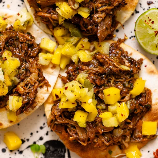 Tacos callejeros fáciles de carnitas con salsa fresca de piña