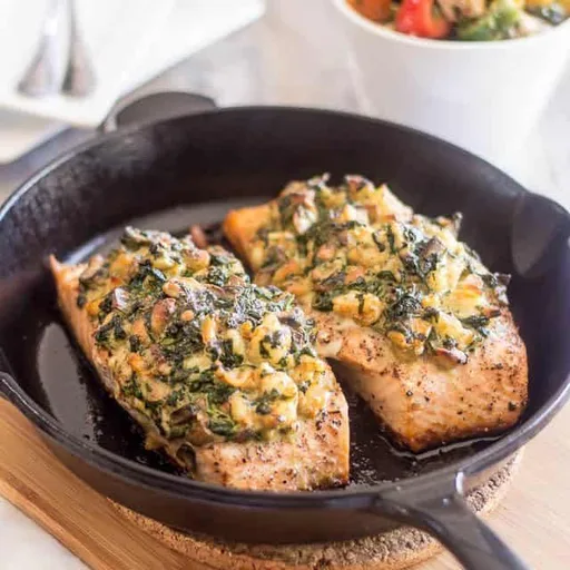 Salmón relleno de gambas y espinacas