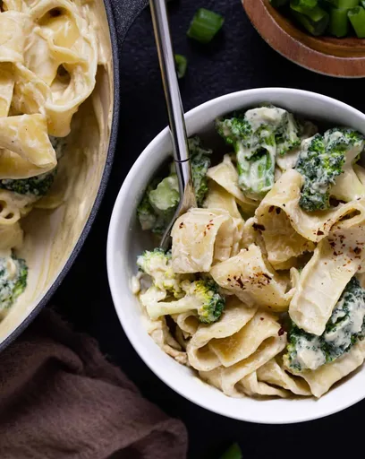 Easy Vegan Broccoli Alfredo Pasta