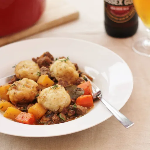 Estofado de ternera a la cerveza con dumplings