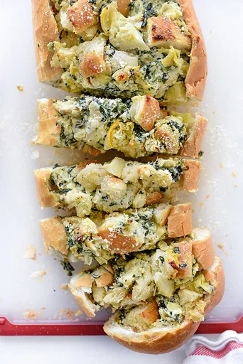 Pan relleno de espinacas y alcachofas