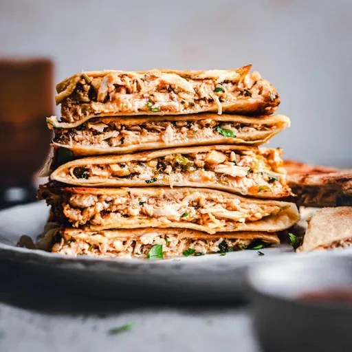 Quesadillas de pollo desmenuzado