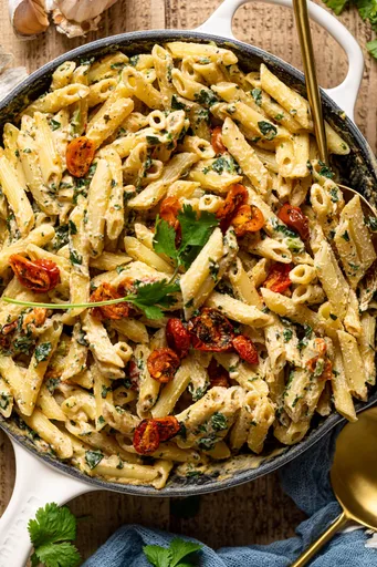 One Pot Creamy Vegan Tuscan Kale Pasta
