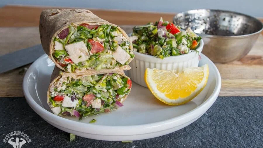 Wrap con insalata greca tritata