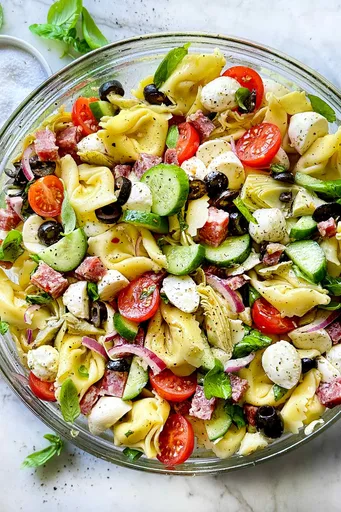 Receta de ensalada fría de pasta tortellini: ¡aromática y fácil!