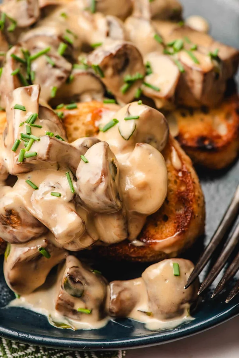 Creamy Mushrooms on Toast