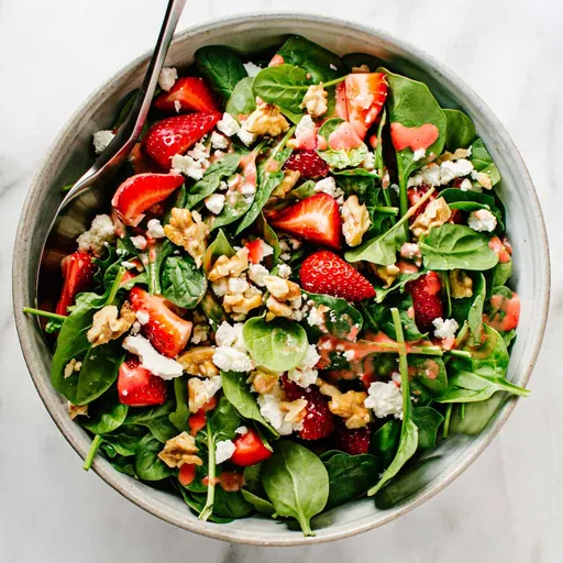 Ensalada de espinacas, fresas y nueces