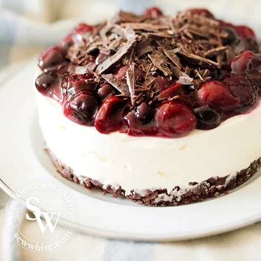 Tarta de queso Selva Negra: receta fácil sin horno