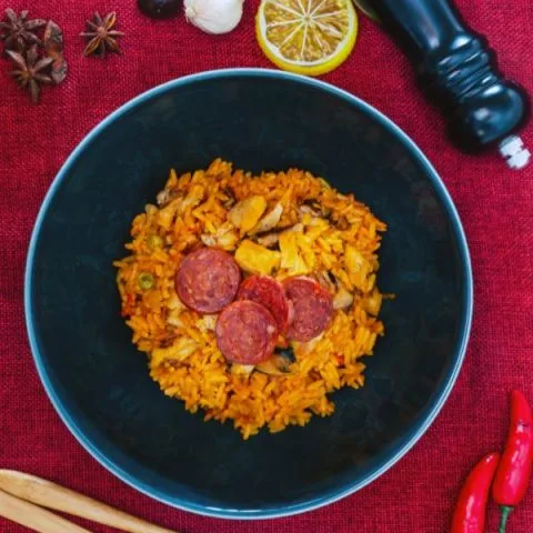 Receta de paella española con chorizo