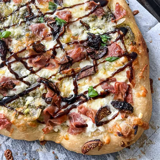 Fig and prosciutto pizza recipe (gourmet flatbread) | Sip Bite Go