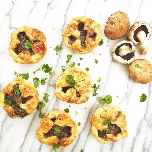 Tartaletas cremosas de setas con hojaldre