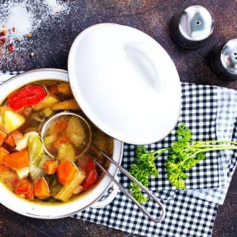Receta de sopa de verduras española fácil