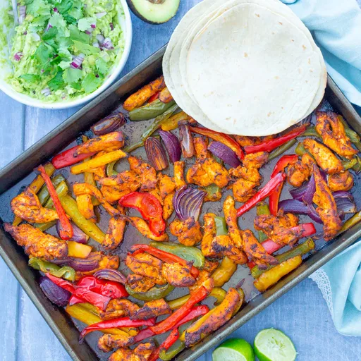 Fajitas de pollo fáciles al horno