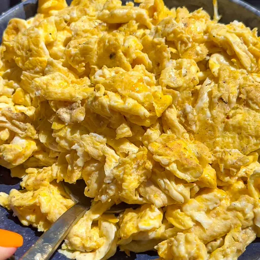 Receta de los mejores huevos revueltos en plancha