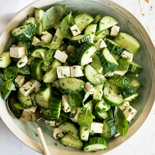 Ensalada fácil de pepino y feta