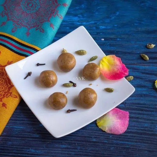 Akki Tambittu | Easy No-Cook Rice-Flour Laddu