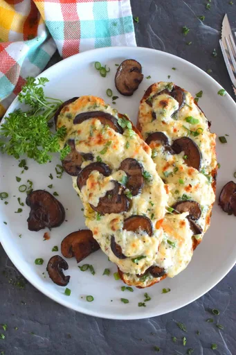 Tostadas de setas con cuatro quesos