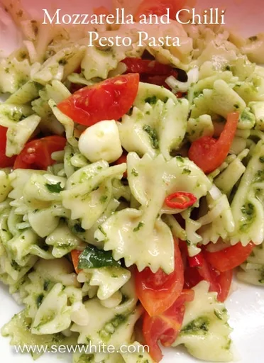Pasta con Mozzarella y Pesto de Chilli