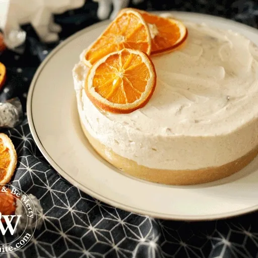 Tarta de queso navideña de naranja y canela sin horno