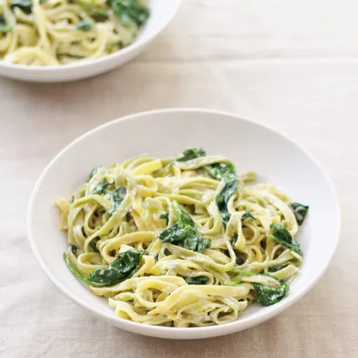 Pasta Gargano con espinacas y salsa de queso azul