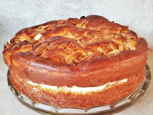 German Bee Sting Cake with a creamy creme patissiere filling