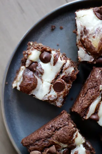 Vegan Cream Cheese Swirl Brownies