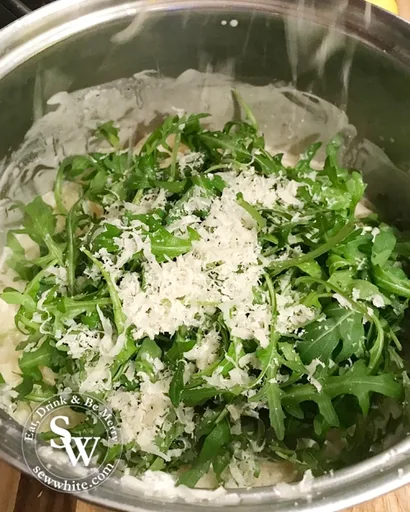Pasta rápida con crème fraîche y rúcula