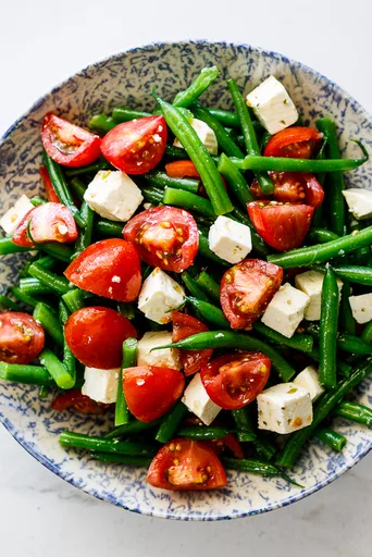 Ensalada de judías verdes, tomate y feta