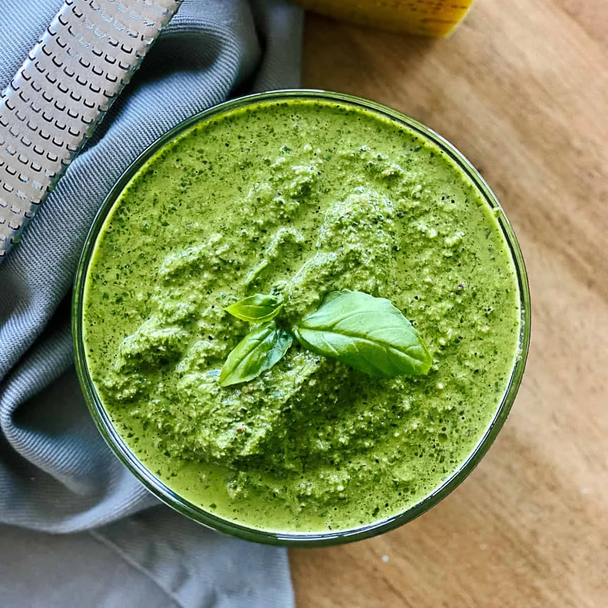 Pesto de espinafre com manjericão