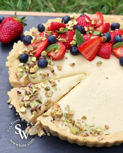 Tarta de chocolate blanco sin horno con pistacho y jengibre
